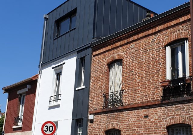 Surélévation d'une maison avec une toiture terrasse à Montreuil en Seine Saint Denis